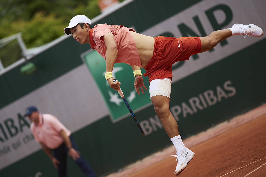 纳达尔在切尔西比赛中大胜，出色防守引发热议！